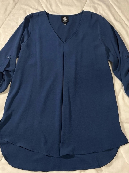 Bobeau Tops - BOBEAU Stretch Crepe Blouse Hi/Lo Hem Roll Tab 3/4 Sleeve Blue Small V-neck Top